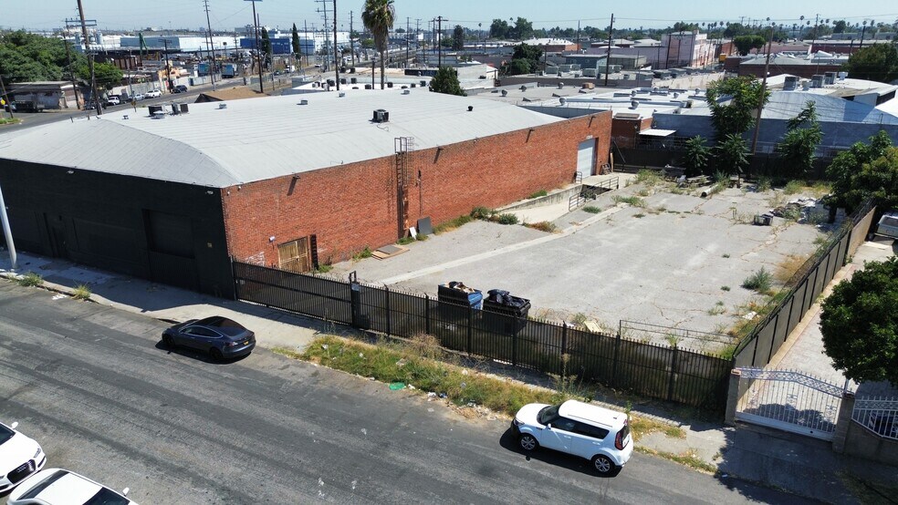 More Photos Of 2201 Long Beach Ave, Los Angeles Warehouse For Lease