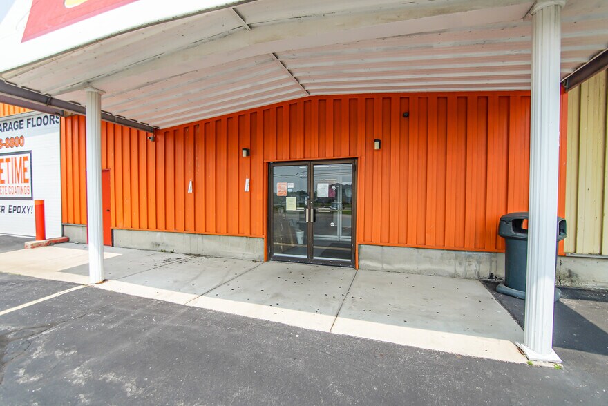 More Photos Of 960 French Rd, Cheektowaga Light Distribution For Sale