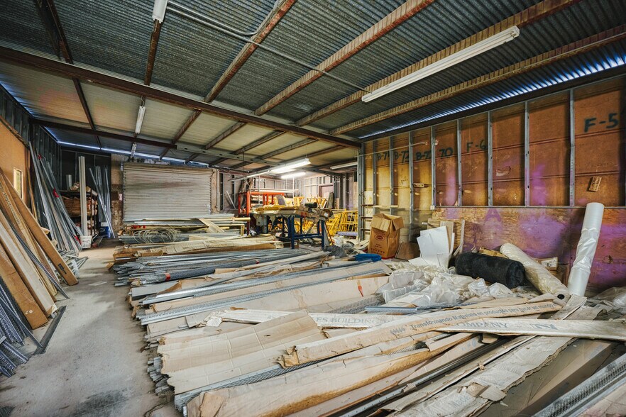 More Photos Of 1402 Hoefgen Ave, San Antonio Warehouse For Sale
