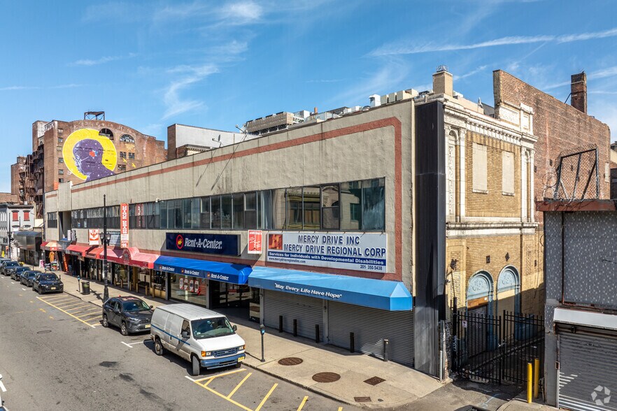 Primary Photo Of 11-25 Branford Pl, Newark Storefront Retail Office For Lease