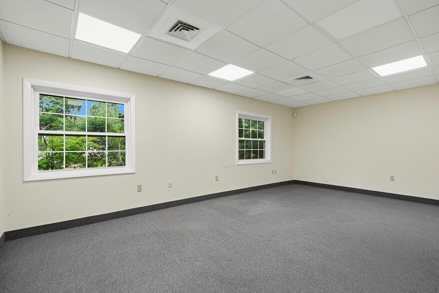 More Photos Of 37 Pierce St, Northborough Office For Sale