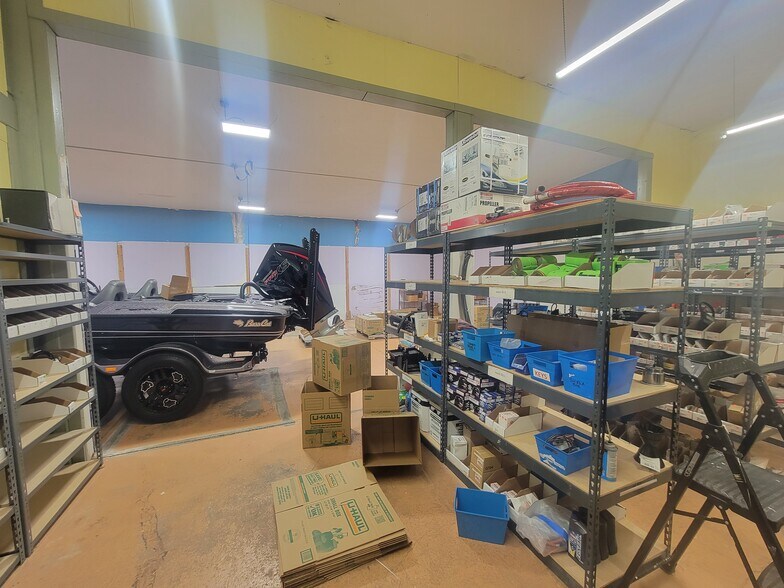 More Photos Of 17809 E Appleway Ave, Spokane Valley Showroom For Lease