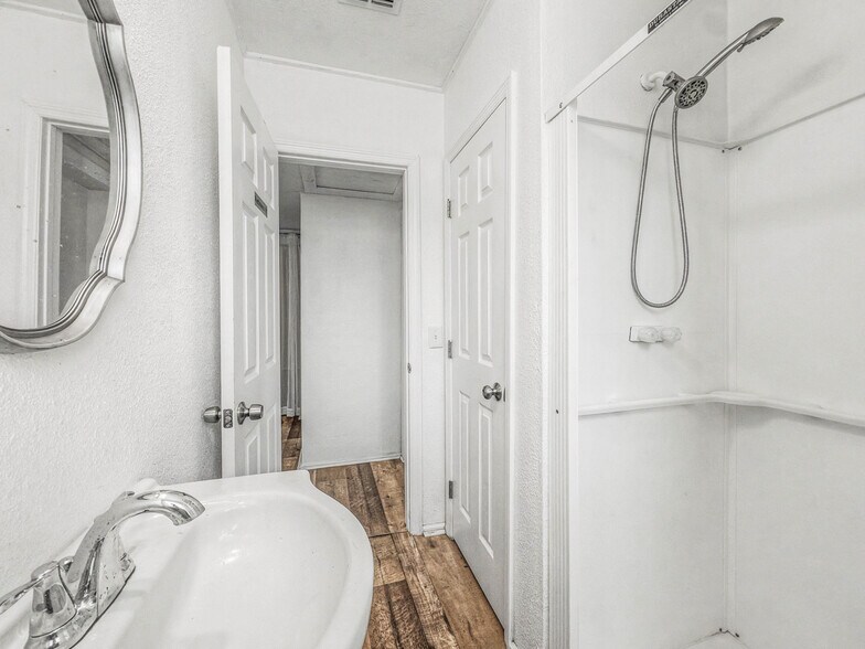 More Photos Of 1201 Cassat Ave, Jacksonville Medical For Sale