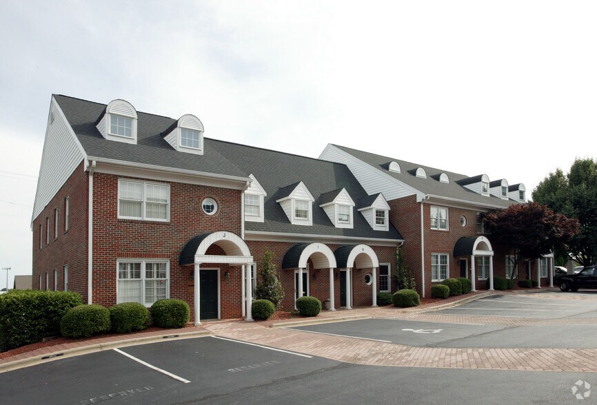 More Photos Of 1365 Westgate Center Dr, Winston-Salem Medical For Lease