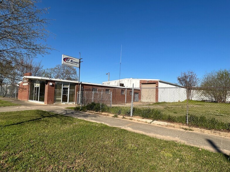 More Photos Of 918 3rd Ave, Columbus Light Distribution For Lease