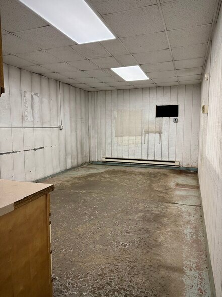 More Photos Of 21 Squires St, Cortland Warehouse For Lease