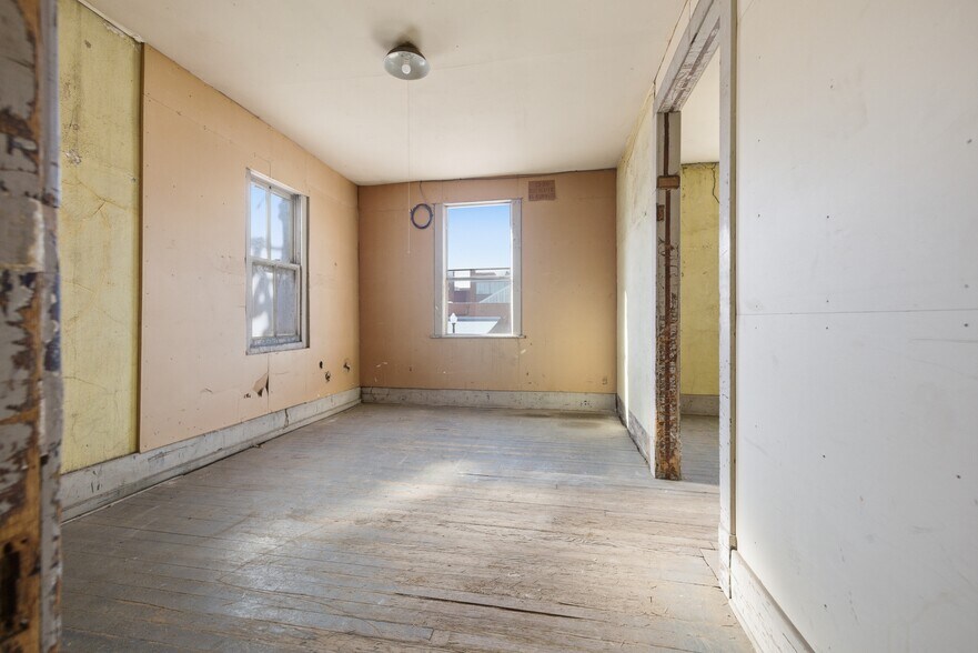 More Photos Of 200 E Main St, Oklahoma City Manufacturing For Sale