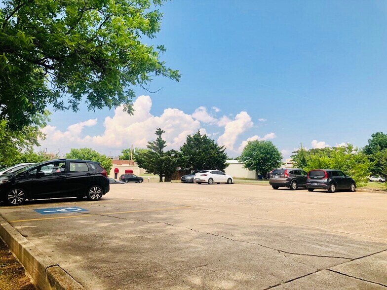 More Photos Of 1016 W Maple Ave, Duncan Office For Sale