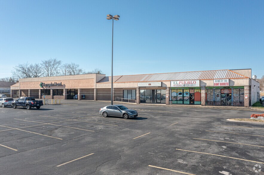 More Photos Of 210-250 Country Village Dr, Smyrna General Retail For Lease
