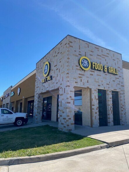 More Photos Of 710 E Sublett Rd, Arlington Unknown For Lease