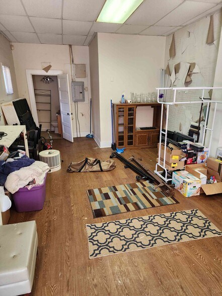 More Photos Of 3985 Central Ave, Shadyside Flex For Sale