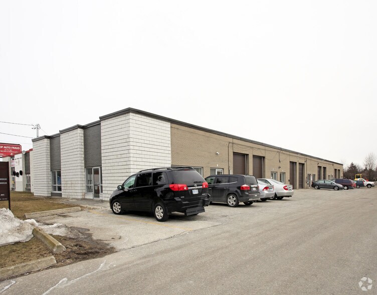 More Photos Of 151 Norfinch Dr, Toronto Warehouse For Lease