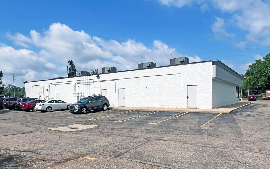 More Photos Of 10982-10992 Middlebelt Rd, Livonia Medical For Lease