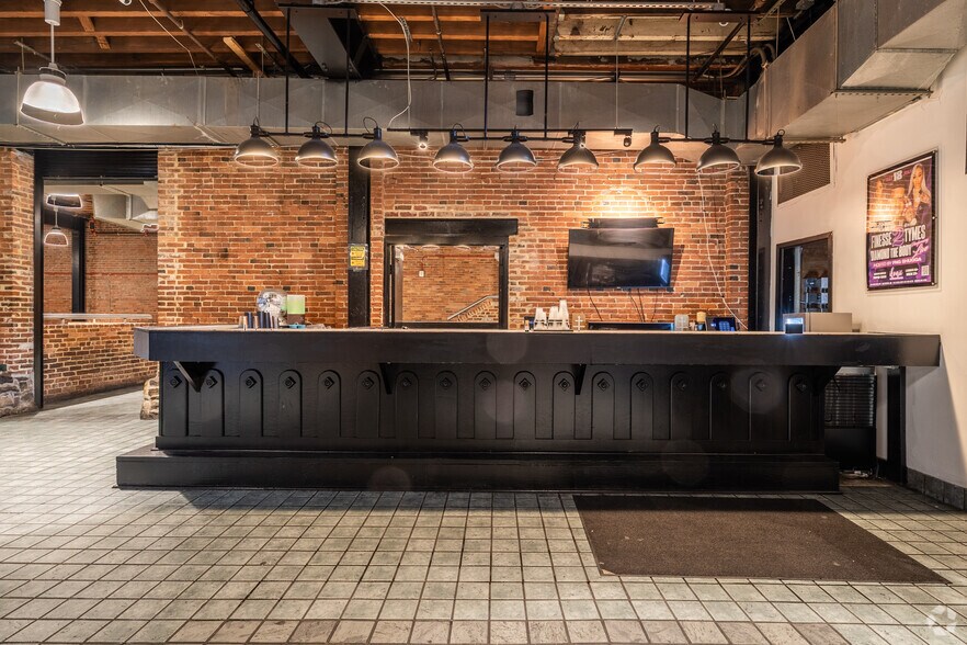 More Photos Of 316-318 Guilford Ave, Baltimore Bar For Sale