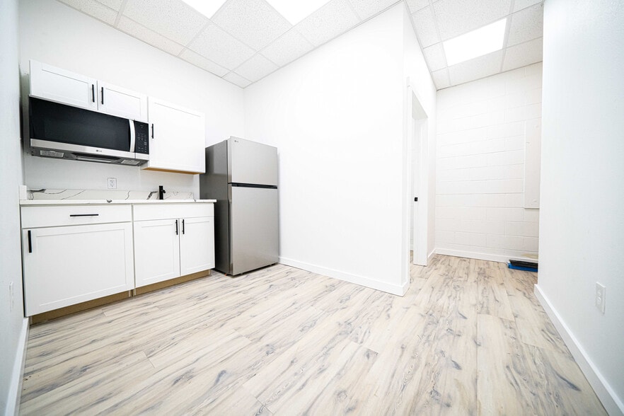 More Photos Of 3606-3622 S Tyler St, Dallas Unknown For Lease