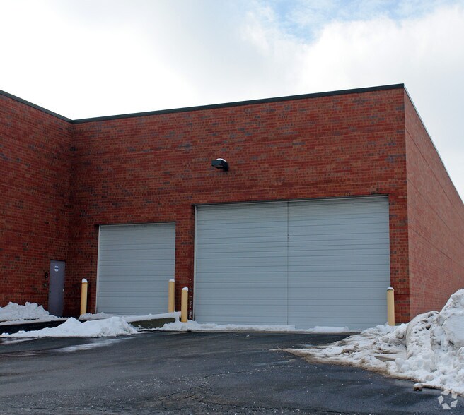 More Photos Of 500 E Bunker Ct, Vernon Hills Warehouse For Lease