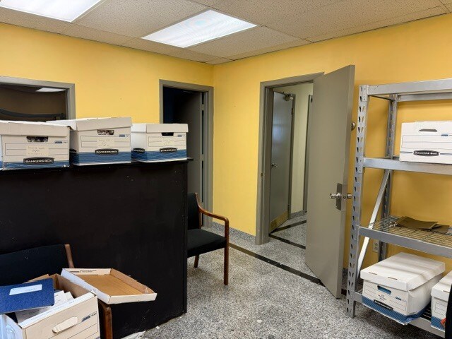 More Photos Of 13 Merry Ln, East Hanover Warehouse For Lease