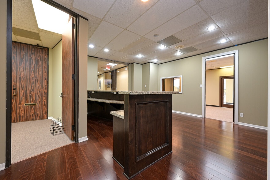 More Photos Of 5625 Cypress Creek Pky, Houston Office For Sale