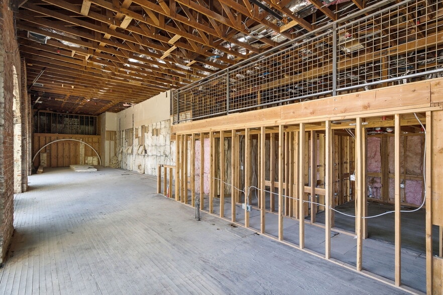 More Photos Of 1623-1633 19th St, Bakersfield Freestanding For Lease