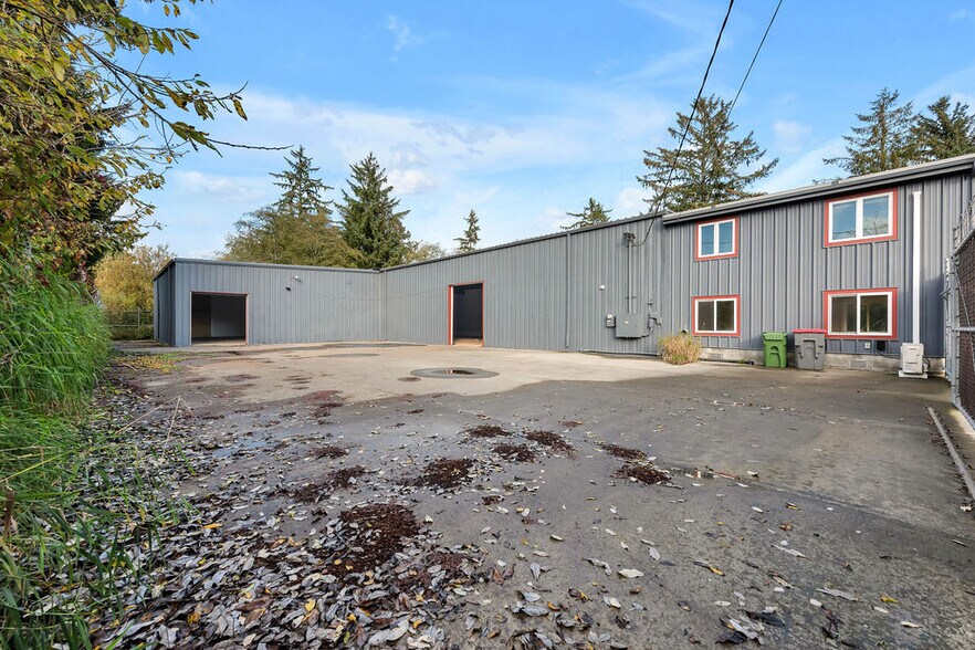 More Photos Of 1425 SE 9th St, Warrenton Warehouse For Sale