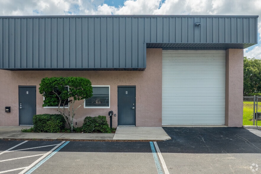 More Photos Of 1271 La Quinta Dr, Orlando Unknown For Lease