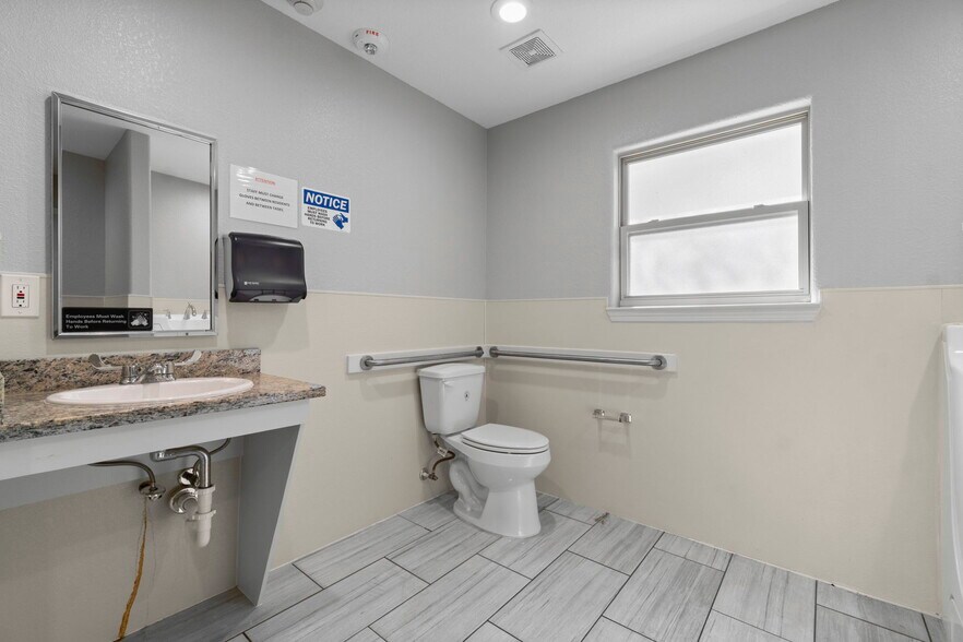More Photos Of 1930 River Falls Dr, Kingwood Assisted Living For Sale