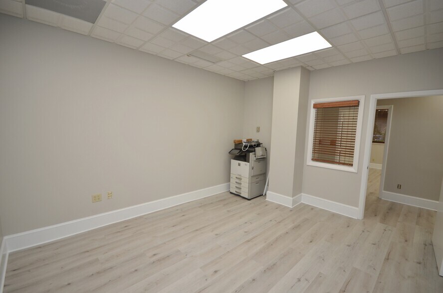 More Photos Of 14100 Palmetto Frontage Rd, Miami Lakes Office Residential For Lease