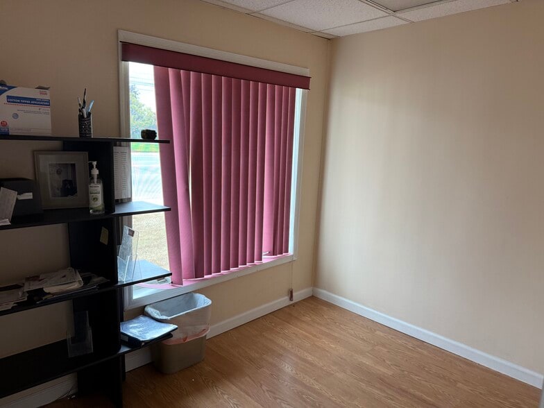 More Photos Of 90 Medford Ave, Patchogue Medical For Sale