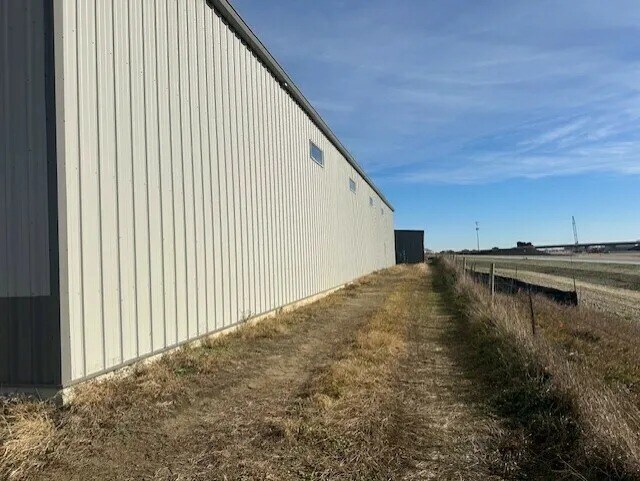 More Photos Of 1095 Ruud Trl, Hartford Industrial For Lease