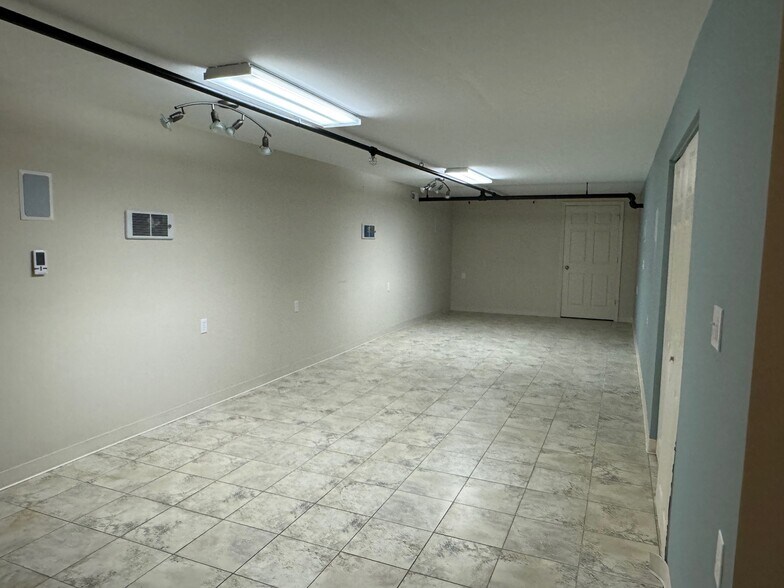 More Photos Of 3300 Commerce Dr, Dekalb Medical For Lease