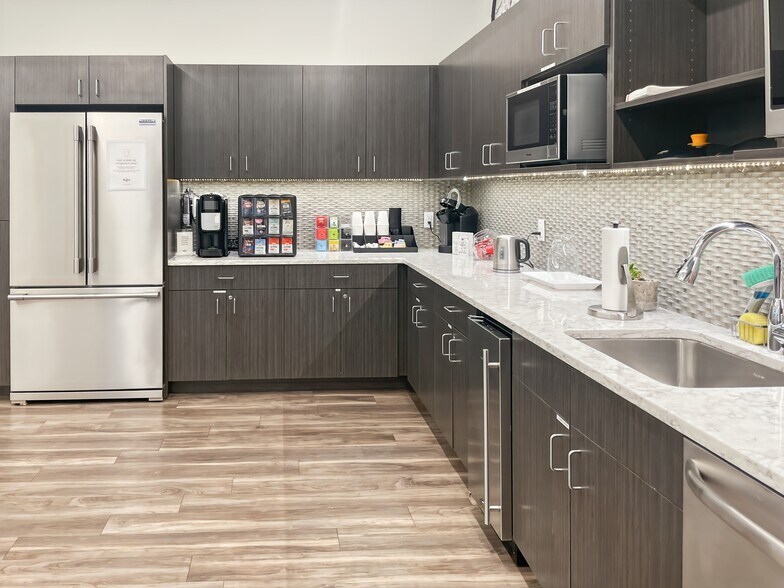 More Photos Of 4701 Sangamore Rd, Bethesda Coworking Space