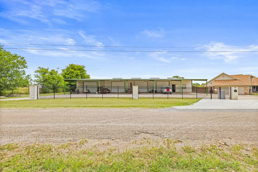 More Photos Of 414 County Road 437, Eddy Service For Sale