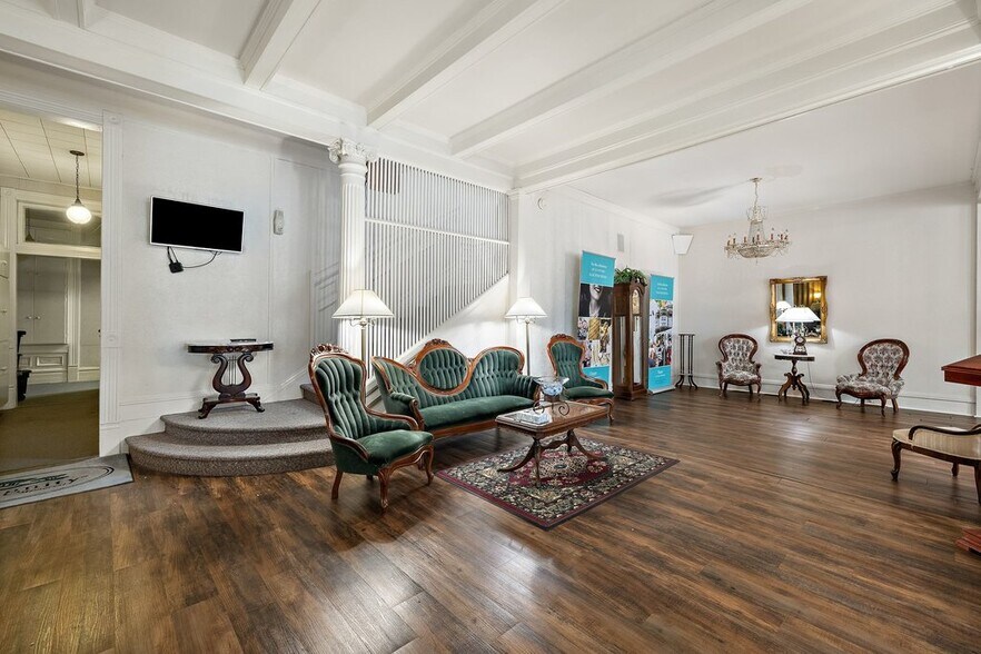 More Photos Of 503 Talbot St, Taylor Funeral Home For Sale