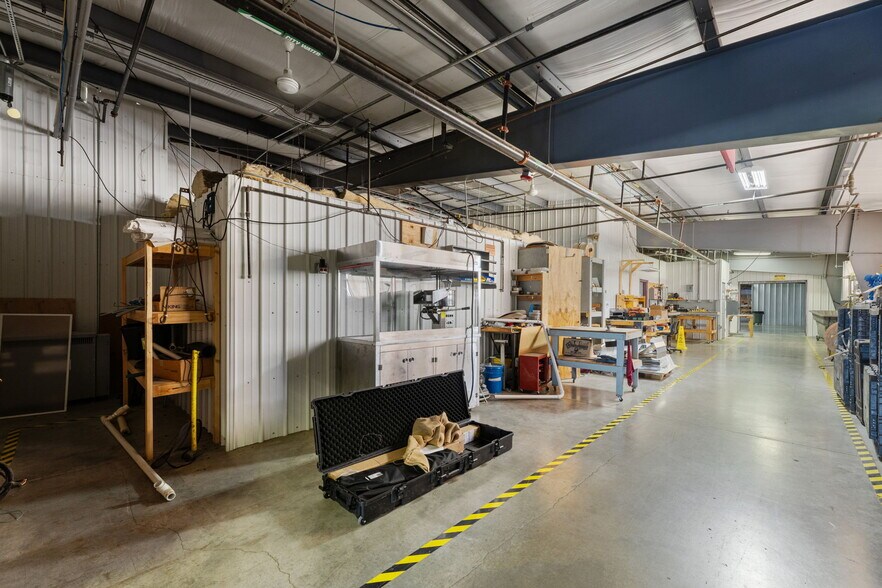 More Photos Of 900 W Miller Rd, Iola Manufacturing For Sale