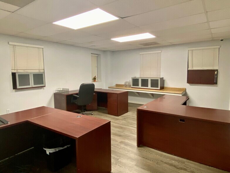More Photos Of 100 Industrial Park Blvd, Sebastian Warehouse For Lease