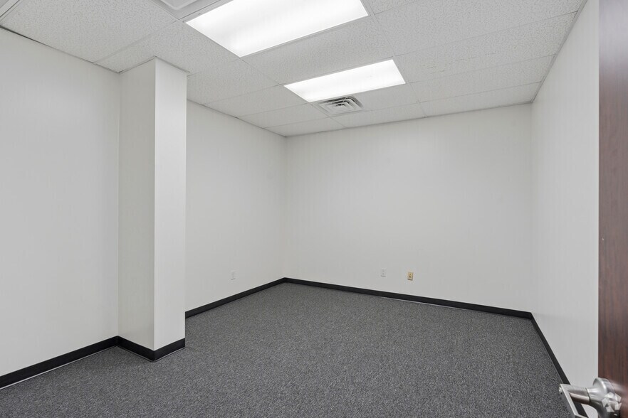 More Photos Of 7425 Major St, Houston Warehouse For Lease