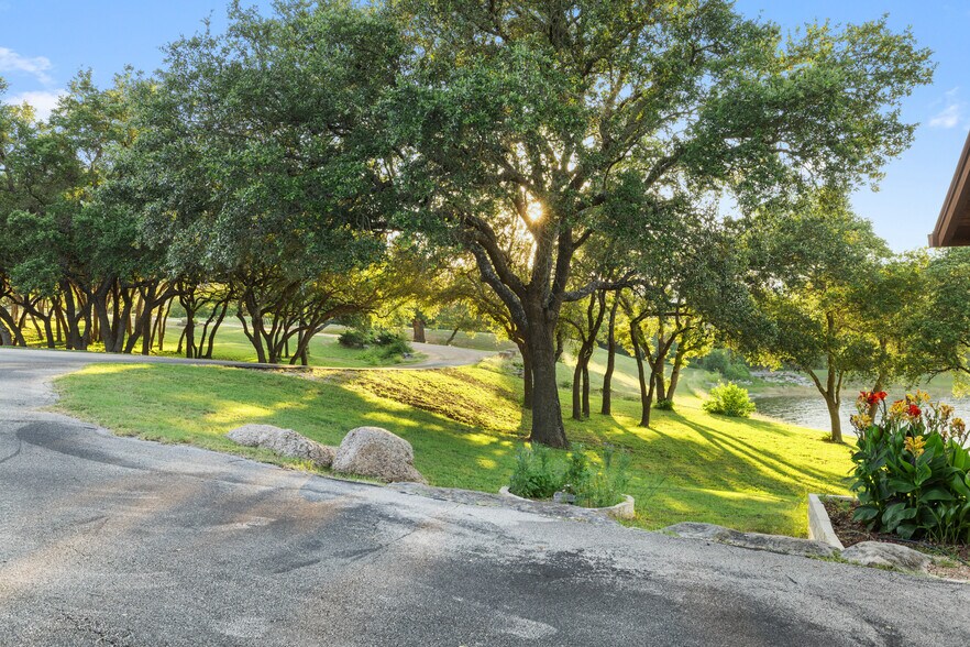 More Photos Of 101 Rolling Hills Rd, Blanco Specialty For Sale