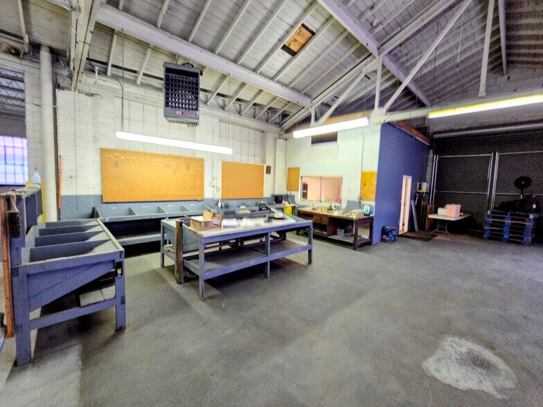 More Photos Of 1416 Lewis St, Charleston Warehouse For Sale