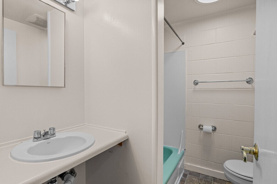 More Photos Of 801 NW 54th St, Seattle Apartments For Sale