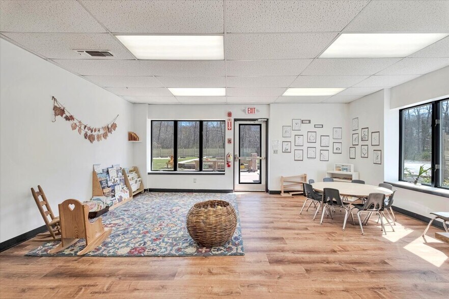 More Photos Of 4 Glenna Dr, Carmel Specialty For Sale