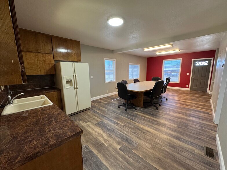 More Photos Of 216 N Whitley Dr, Fruitland Office For Sale