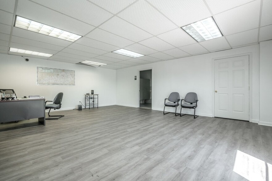More Photos Of 4282-4364 E Blue Lick Rd, Louisville Warehouse For Sale