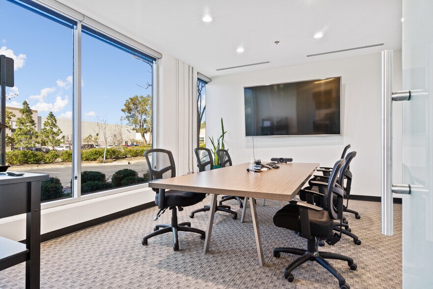 More Photos Of 28294-28310 Constellation Rd, Valencia Light Distribution For Sale