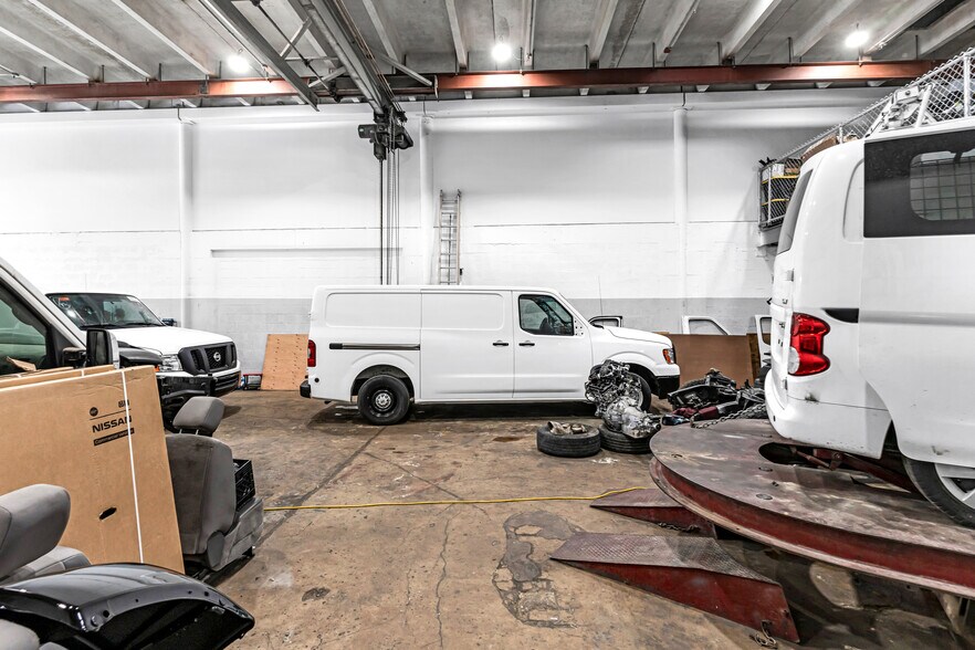 More Photos Of 1165 E 24 St, Miami Warehouse For Lease