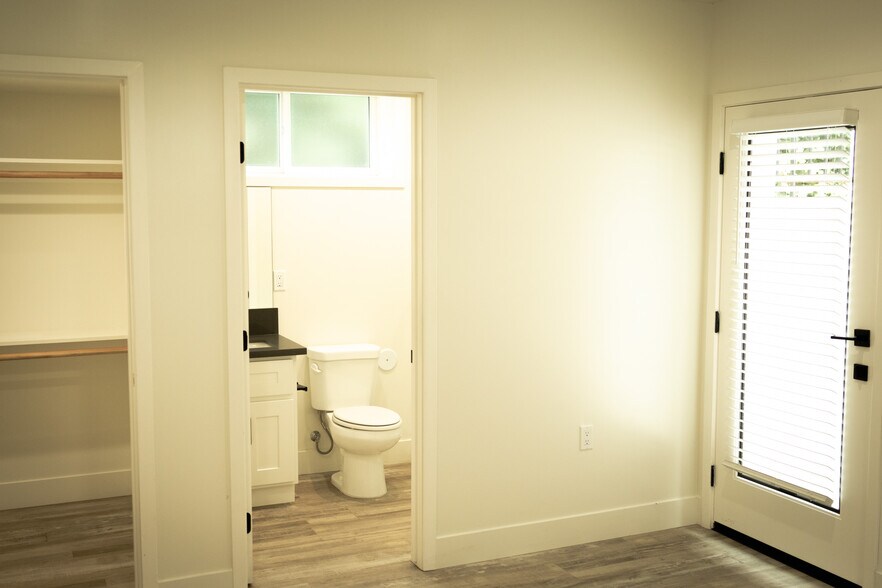 More Photos Of 1418 W 28th St, Los Angeles Dormitory For Sale