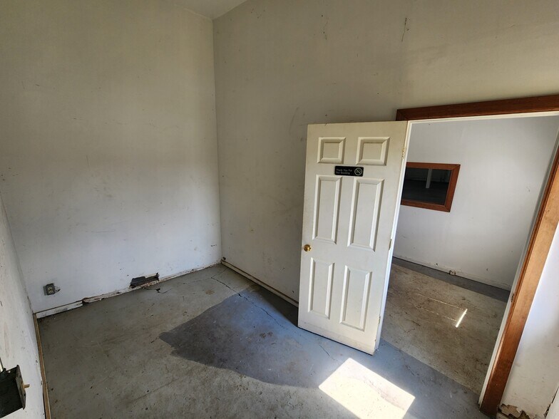 More Photos Of 1230 Jackson St, Columbus Warehouse For Lease