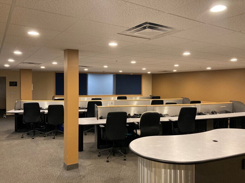 More Photos Of 87-125 Jeffrey Ave, Holliston Light Distribution For Lease