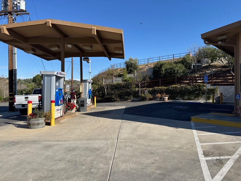 More Photos Of 5226 Palo Comado Canyon Rd, Agoura Hills Service Station For Sale