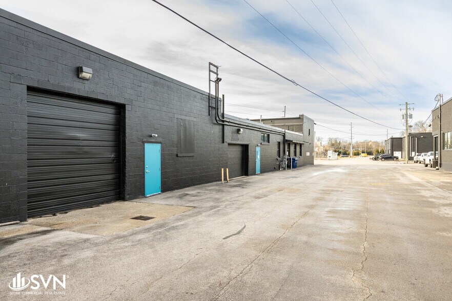 More Photos Of 330 Midland Pl, Lexington Warehouse For Lease