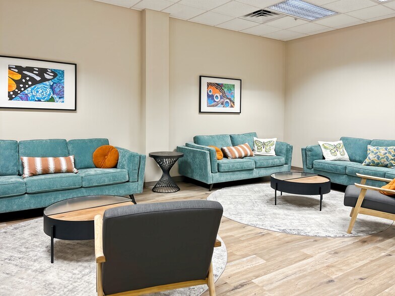 More Photos Of 300 E University Ave, Gainesville Coworking Space